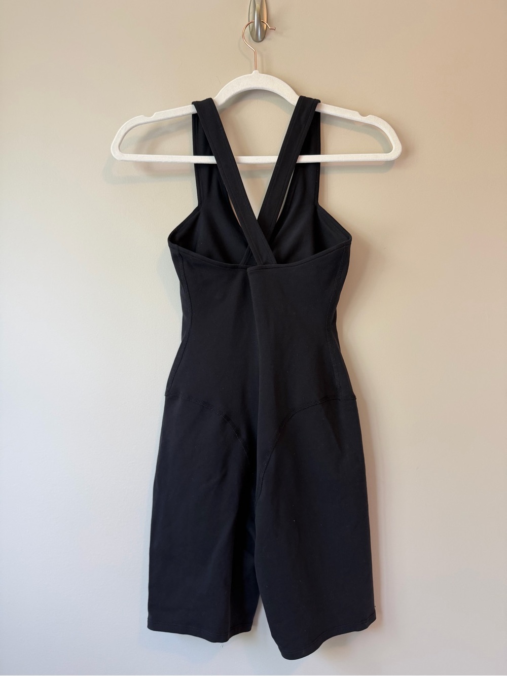 Alo Yoga Airbrush Real Onesie Black V-Neck Crisscross Biker Bodysuit Size XS - Picture 5 of 6